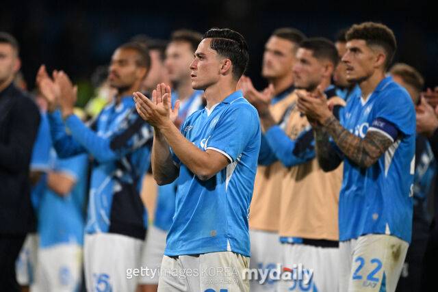 12일 제노아와 비긴 후 아쉬워하는 나폴리 선수들. /게티이미지코리아