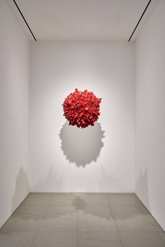 Installation views of Kwang Young Chun’s Time Blossom atPerrotin Seoul. Photo: Choi Chul Lim. Courtesy of the artist and Perrotin *재판매 및 DB 금지