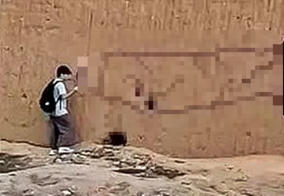 13일(현지시간) 영국 BBC방송 등 외신에 따르면 유네스코 세계문화유산인 ‘찬찬’(Chan Chan) 고고 유적지에서는 최근 정체불명의 관광객이 성벽에 거대 남성 생식기를 그려 넣는 사건이 발생했다.