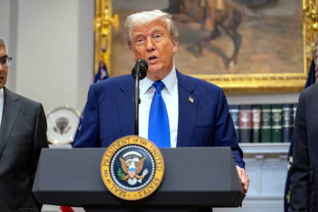 도널드 트럼프 미국 대통령이 12일 백악관에서 발언하고 있다. AP연합뉴스