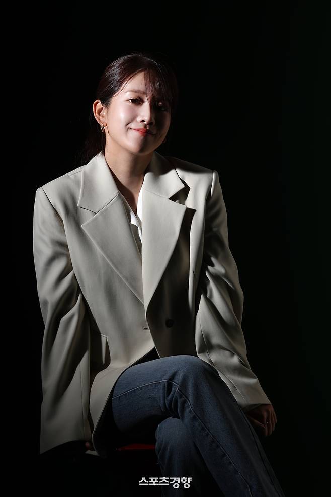 tvN 드라마 ‘이혼보험’에서 손해사정사 조아영 역으로 출연한 배우 추소정이 지난 8일 ‘스포츠경향’과 인터뷰에 앞서 포즈를 취하고 있다. 사진 정지윤 선임기자