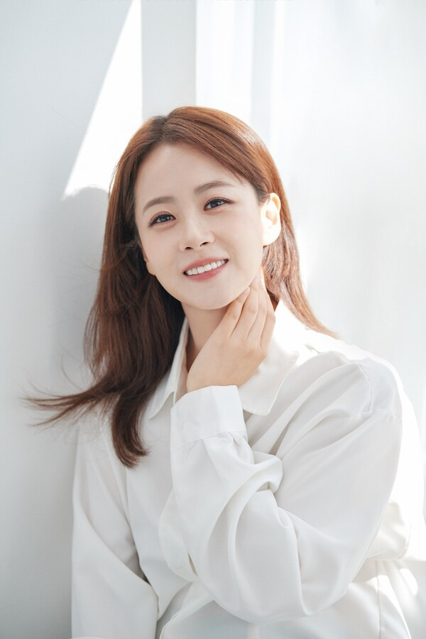 ▲ 배우 류현경 프로필. 제공|에일리언컴퍼니