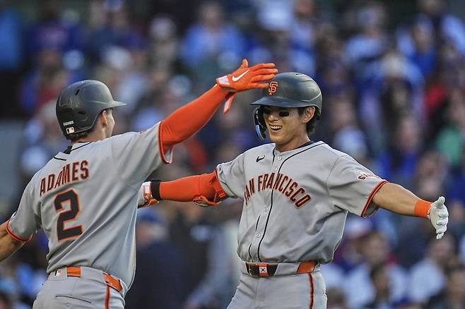 미국 메이저리그 샌프란시스코 자이언츠의 이정후가 14일(한국시간) 미국 캘리포니아주 샌프란시스코의 오라클파크에서 열린 2025 메이저리그 애리조나 다이아몬드백스와의 홈 경기에 4번타자 겸 중견수로 선발출전, 5타수 2안타 1홈런 2타점 1득점을 기록했다.&nbsp;사진 연합뉴스