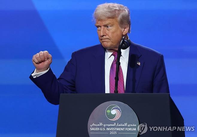 사우디 투자포럼서 연설하는 트럼프 [리야드 EPA=연합뉴스. 재판매 및 DB 금지]