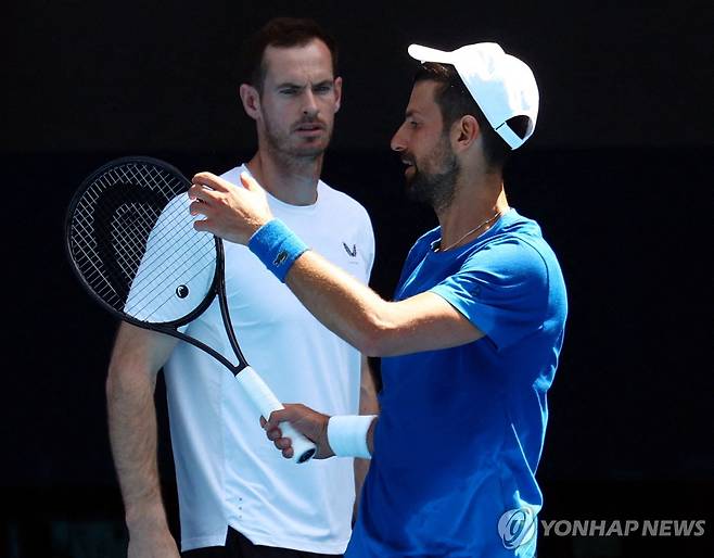앤디 머리(왼쪽)와 노바크 조코비치 [로이터=연합뉴스]