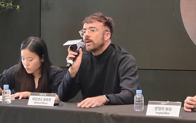 스페인 안무가 마르코스 모라우 (서울=연합뉴스) 박원희 기자 = 스페인 출신의 안무가 마르코스 모라우가 14일 서울 GS타워 오픈홀에서 열린 기자간담회에서 질문에 답하고 있다. 2025.05.14. encounter24@yna.co.kr