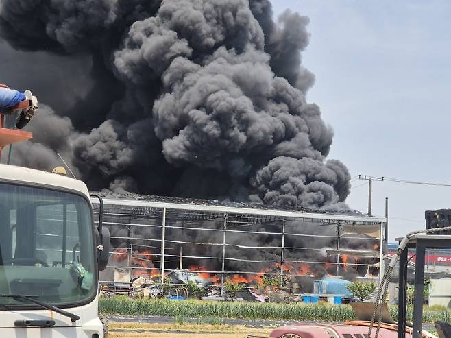 천안 재활용업체 화재 [충남소방본부 제공. 재판매 및 DB 금지]