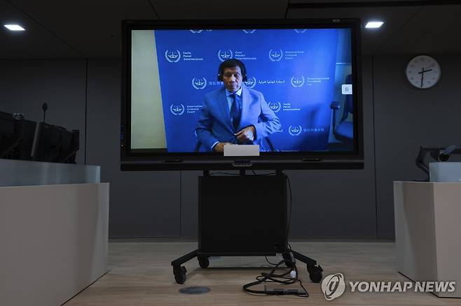 두테르테 필리핀 전 대통령 지난 3월 14일(현지시간) 네덜란드 헤이그의 국제형사재판소(ICC) 구치소에 수감된 채 법정에 화상 출석한 로드리고 두테르테 전 필리핀 대통령. 2025.05.14
[AP 연합뉴스 자료사진. 재판매 및 DB 금지]