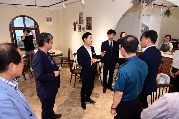 청년몰 개장식에 기관단체장 참석