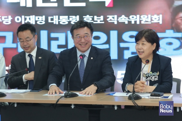 15일 오전 11시 민주당 중앙당사 4층 대회의실에서 열린 인구미래위원회 출범회의에서 윤호중 더불어민주당 국회의원이 인사말을 하고 있다. ⓒ베이비뉴스 이효상 기자