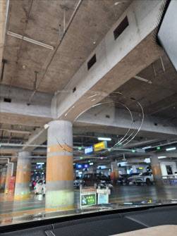 13일 중국 베이징에 내린 우박에 맞아 금이 난 차량 앞유리(사진=독자제공)