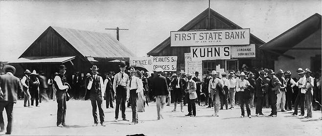 1905년에  세워진 라스베이거스의 제일주립은행 (출처: Unknown author, 1905, Public domain, via Wikimedia Commons)