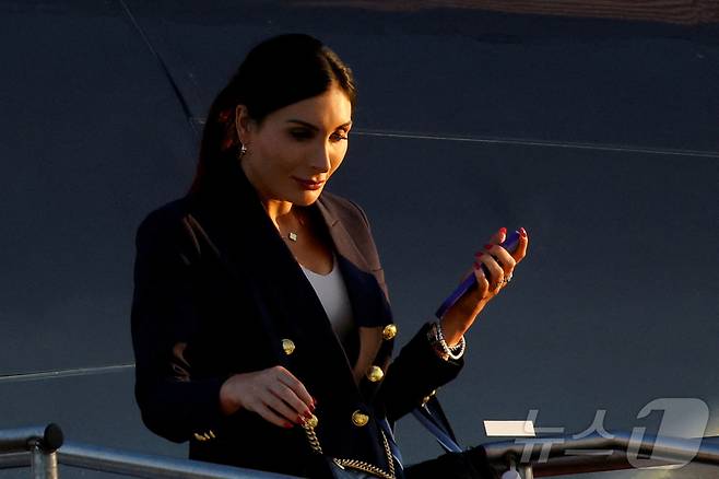 지난해 대선 후보 TV토론이 열린 필라델피아에 나타난 극우 선동가 로라 루머 <자료사진> ⓒ 로이터=뉴스1