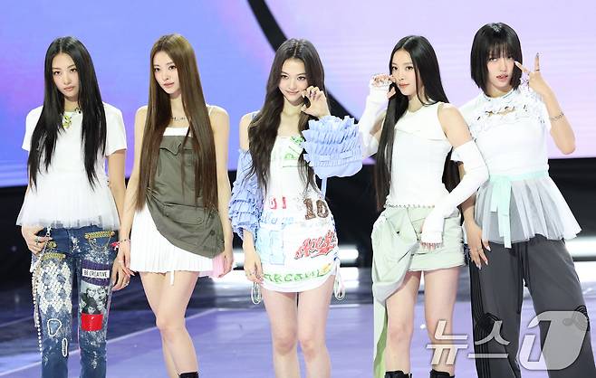 그룹 미야오(MEOVV)의 가원(왼쪽부터)과 안나, 엘라, 나린, 수인 ⓒ News1