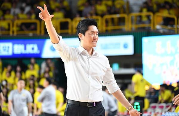 서울 SK 전희철 감독. 사진┃KBL