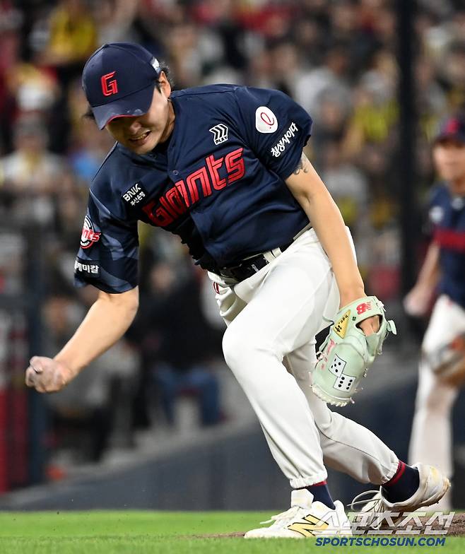 14일 광주KIA챔피언스필드에서 열린 롯데와 KIA의 경기, 7회말 2사 1,3루 롯데 정철원이 KIA 오선우를 삼진처리하며 환호하고 있다. 광주=허상욱 기자wook@sportschosun.com/2025.05.14/