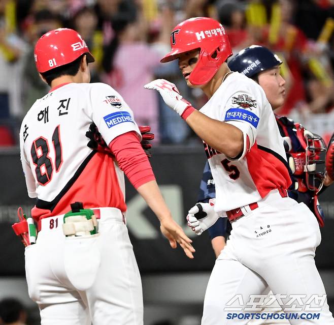 15일 광주KIA챔피언스필드에서 열린 롯데와 KIA의 경기, 7회말 KIA 김도영이 솔로홈런을 치고 베이스를 돌아 홈인하고 있다. 광주=허상욱 기자wook@sportschosun.com/2025.05.15/