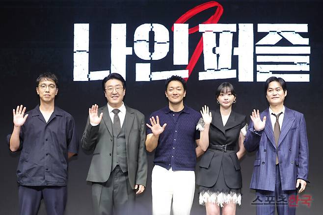 디즈니+ 시리즈 '나인 퍼즐' 제작발표회에 참석한 배우 윤종빈 감독, 현봉식, 손석구, 김다미, 김성균. 25.5.14 ⓒ이혜영 기자 lhy@hankooki.com