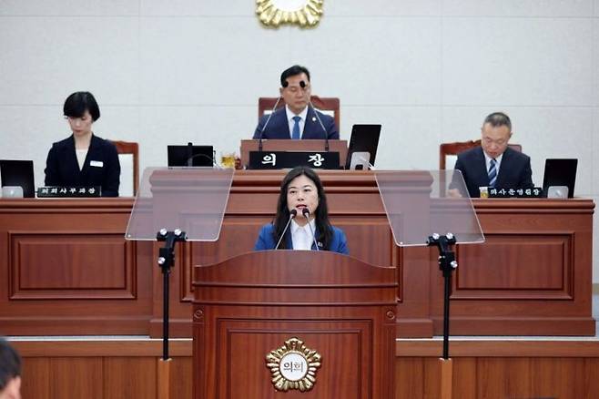 제301회 임시회 1차 본회의에서 정은경 의원이 5분 자유 발언을 하고 있다. 무안군의회 제공