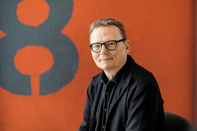 제16회 아시안리더십콘퍼런스(ALC) 참석을 앞두고 본지와 화상으로 만난 노벨경제학상 수상자인 제임스 로빈슨 미 시카고대 교수. 그는 “한국은 인센티브 중심의 포용적 경제제도로 고속 성장뿐만 아니라 K팝 등 창의적 경제성장까지 이뤘다”고 말했다./시카고대