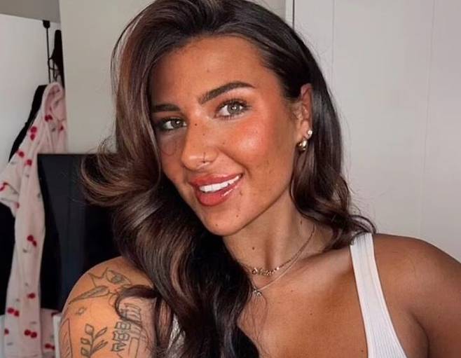 교도관으로 일하다 수감자와 부적절한 관계를 맺은 모건 패리 바니. /페이스북