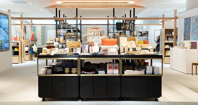 나카가와 마사시치 상점 시부야점 내부 모습. 이 매장은 나라, 후쿠오카와 함께 3대 플래그십 스토어 중 하나로 꼽힌다./나카가와 마사시치 상점 홈페이지