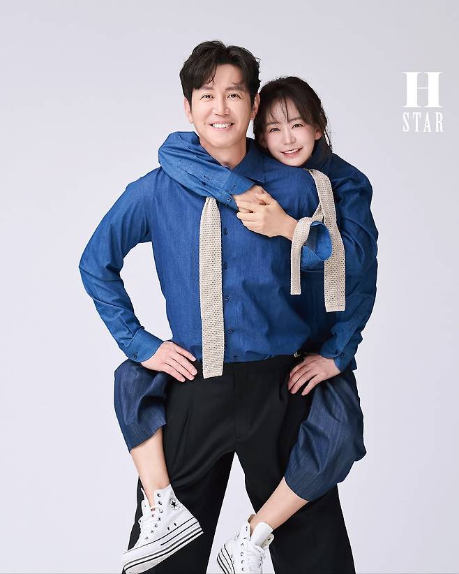 최근 리마인드 웨딩화보 찍은 배우 부부