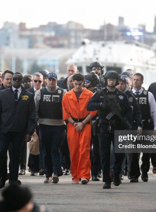 7910395840_486616_7b6bddc16008dcfe274c2f6d8c442a81.png 보험 자회사 CEO 총살 사건 회사 주가 근황