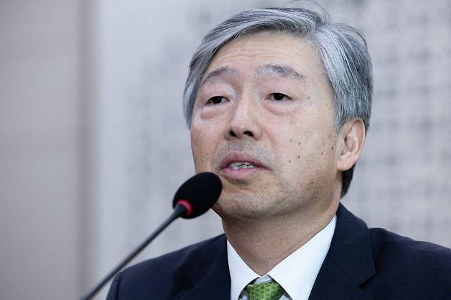 서석호 변호사가 14일 오후 서울 여의도 국회 법제사법위원회에서 열린 조희대 대법원장 등 사법부의 대선개입 의혹 진상규명 청문회에서 의원 질의에 답변하고 있다. 2025.5.14/뉴스1 /사진=뉴스1화상