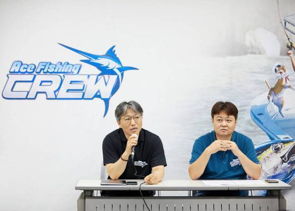 대물낚시광부터 피싱온 등 다양한 낚시 게임을 개발해온 문정환 PD(좌)와 천승진 CD(우)
