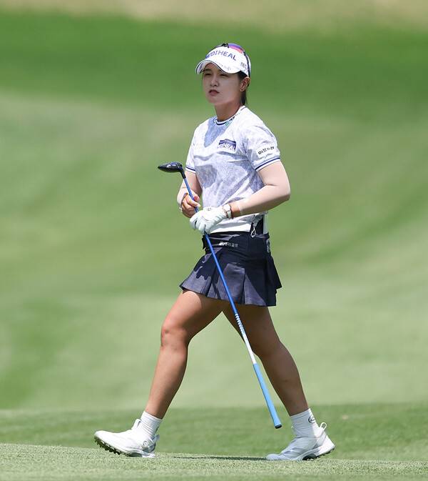 2025년 한국여자프로골프(KLPGA) 투어 제17회 두산 매치플레이 대회에 출전한 박현경 프로가 첫날 조별리그 1라운드에서 경기하는 모습이다. 사진제공=KLPGA