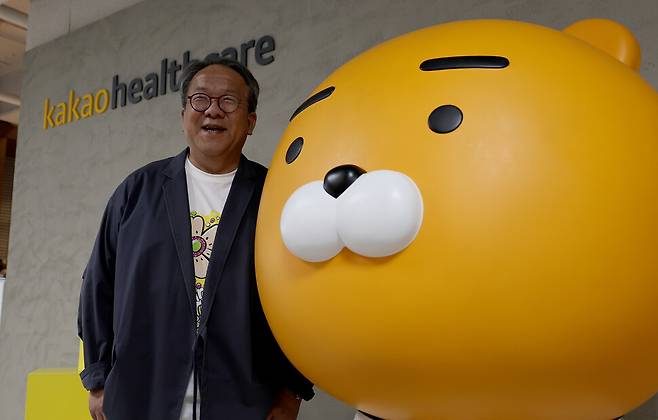 황희 카카오헬스케어 대표가 지난달 28일 오후 경기도 성남시 분당구 본사에서 인터뷰하기에 앞서 사진 자세를 취하고 있다. 이종근 선임기자 root2@hani.co.kr