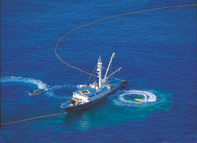 동원산업 원양어선이 조업을 하고 있다. 동원산업 제공