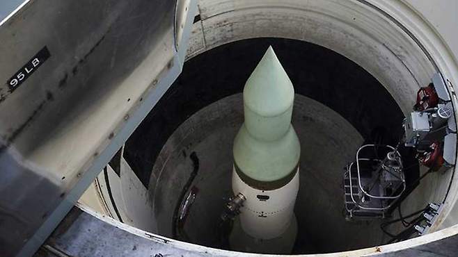 2015년 사우스다코타의 한 사일로에 격납된 미니트맨 대륙간탄도탄의 모습