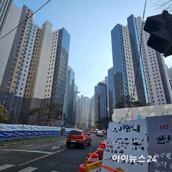 '메이플자이(신반포4지구 재건축)' 공사 현장. 2025.02.12 [사진=이효정 기자 ]