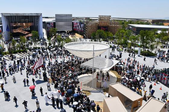 14일 일본 오사카·간사이 엑스포의 광장 특설무대에서 국가유산진흥원이 예술단이 ‘‘코리아 온 스테이지 놀이(No-Ri)'를 공연하고 있다. 사진 국가유산청