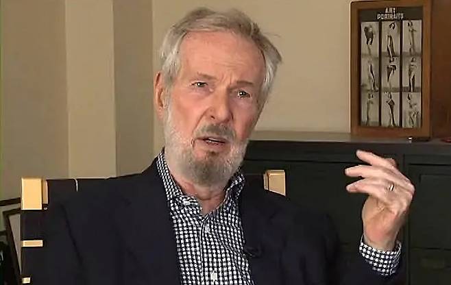 영화 '크레이머 대 크레이머'(1980)로 아카데미(오스카) 상을 수상한 할리우드 감독이자 각본가 로버트 벤턴이 비영리조직 'Writers Guild Foundation'과 인터뷰하는 모습. /사진='Writers Guild Foundation' 유튜브 캡처