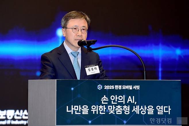 한경닷컴이 주최하고 과학기술정보통신부, 정보통신산업진흥원이 후원하는 '2025 대한민국 모바일 대상 시상식'이 15일 서울 청파로 한국경제신문사 다산홀에서 열렸다. 정종태 한경닷컴 대표가 인사말을 하고 있다.  / 변성현 한경닷컴 기자 byun84@hankyung.com