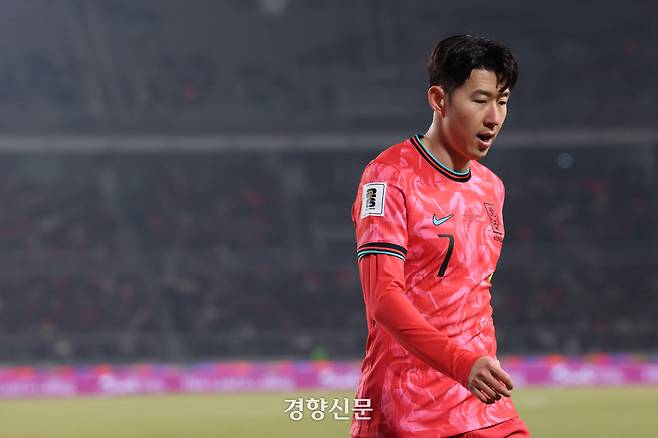 지난 3월20일 경기 고양시 고양종합운동장에서 열린 2026 FIFA 북중미 월드컵 3차 예선 오만과의 경기에서 손흥민이 아쉬운 표정을 짓고 있다. 정효진 기자