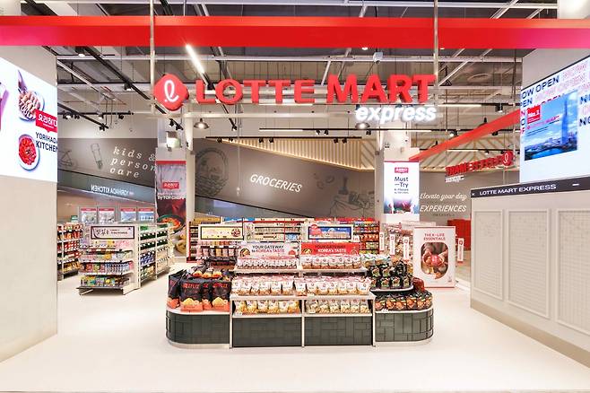 Lotte Mart's shop-in-shop Korean grocery store Lotte Mart express, located in  FairPrice Xtra VivoCity branch, Singapore. (Lotte Mart)
