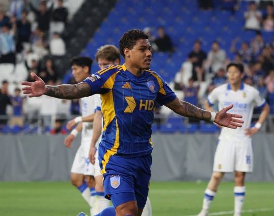 골 넣은 울산 에릭. 사진[연합뉴스]