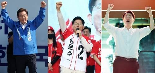 제21대 대통령 선거 공식 선거운동 첫날인 지난 12일 이재명(왼쪽부터)·김문수·이준석 대선후보가 선거운동을 하고 있다. [사진 = 연합뉴스]