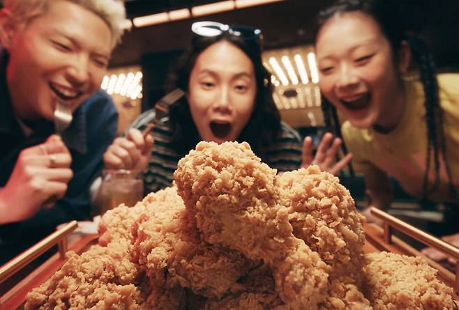 황금올리브치킨. [사진 = BBQ]