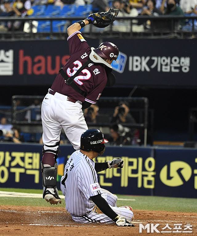 14일 잠실 키움전에서 득점하고 있는 문보경. 사진(잠실 서울)=천정환 기자