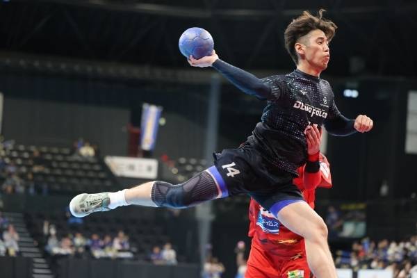 사진 2024-25 시즌 일본 남자 핸드볼 리그 H 24라운드 블루 팔콘과 류큐 코라존 경기 모습, 사진 출처=블루 팔콘
