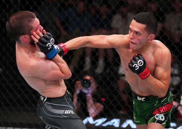 에르난데스는 UFC 오디션 중 하나인 데이나 화이트의 컨텐더 시리즈(DWCS)를 통해 데뷔한 선수다. 2022년 UFC에 데뷔해 3승 3패를 기록하고 있다. 어렸을 때부터 주짓수와 레슬링, 킥복싱을 수련한 웰라운더다. 프로 전적은 많지 않지만 아마추어 경력까지 포함하면 무려 13년차 베테랑이다. 사진=UFC 제공