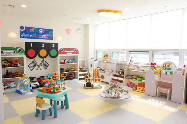 최근 시설 개선 공사를 마친 경기 의왕시 내손2동 주민센터 육아나눔터 내부. 의왕시청 제공