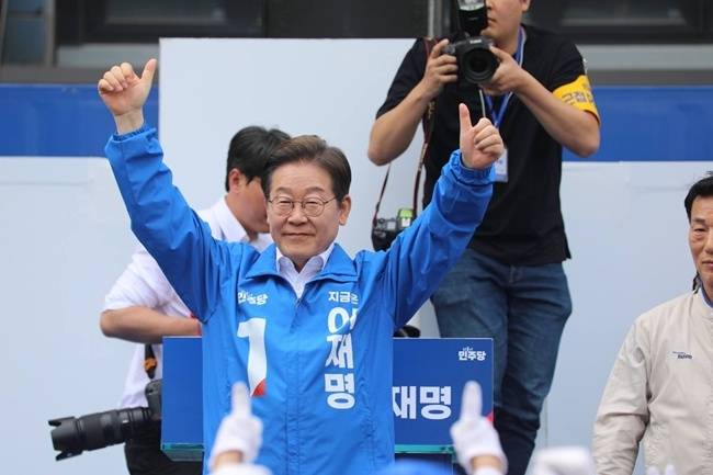 이재명 민주당 대선후보가 14일 창원시를 방문해 지지를 호소하고 있다. [허성무 의원실]