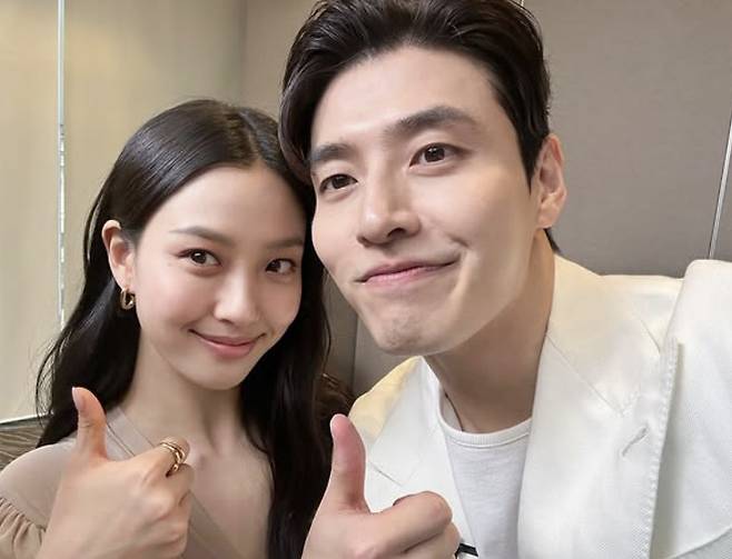 왼쪽부터 고민시 강하늘/넷플릭스 계정 캡처