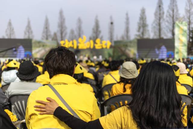 ▲지난달 16일 경기 안산시 화랑유원지에서 세월호 참사 11주기 기억식이 열리고 있다. ⓒ연합뉴스